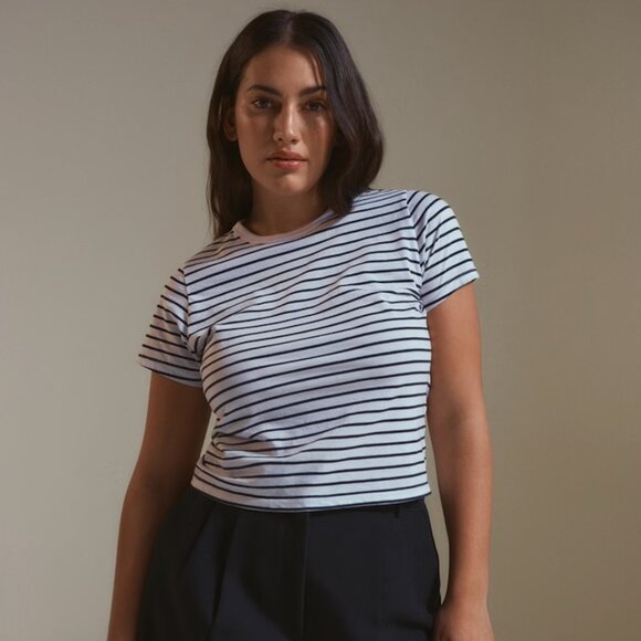 Abercrombie & Fitch Fitted Short Sleeve Skimming Tee - B&W Striped - Medium - Picture 4 of 6